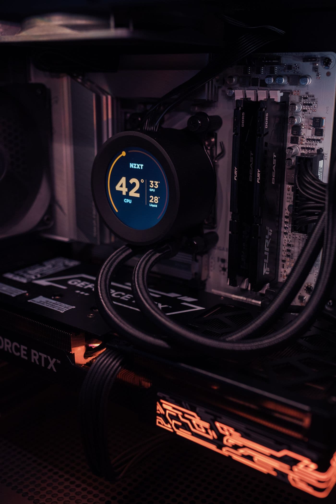 PC gamer haut de gamme avec watercooling et éclairage RGB assemblé sur mesure par MyPcFactory près de Toulouse